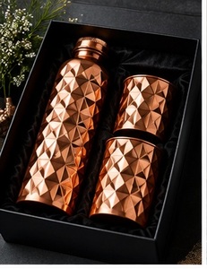 Juego de Botella de Agua de Cobre Martillado con Tapa y 2 Tazas, Moderno, Portátil, en Caja de Regalo - Product Image 6