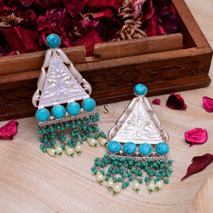 Nouvelle Arrivée 2026 Boucles d'oreilles Jhumkaa de créateur en argent oxydé, longues, triangulaires, avec pierres bleues, pour femmes et jeunes filles, pour mariage et fête - Product Image 1