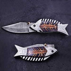 Couteau pliant artisanal en acier Damas, style poisson, lame utilitaire, pour la survie en plein air, le camping, avec étui en cuir - Product Image 1