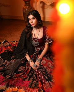 Lehenga Choli de Algodón Muselina de Diseño con Trabajo de Espejos Reales, Latkan Dori y Dupatta de Encaje con Flecos, Prenda Étnica India Lista para Usar - Product Image 4