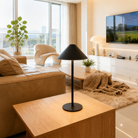 Lampe de table sans fil rechargeable noire à intensité variable en continu LED en fer alimentée par batterie USB-C pour restaurant, hôtel, chevet, chambre à coucher