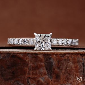 Bague de fiançailles moderne en or blanc 10K avec diamant de laboratoire taille princesse 0,50 ct, sertie pavé style cathédrale, certifiée IGI - Product Image 1