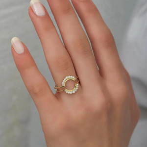Anillo Abierto de Oro Amarillo con Diamante Cultivado en Laboratorio en Forma de Luna Creciente - Product Image 5