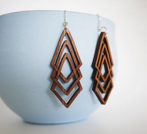 Boucles d'oreilles pendantes en bois, longues, rondes, colorées, design classique vintage pour femmes, bijoux de fête - Product Image 3