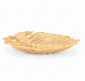 Assiette en laiton couleur or au design élégant, parfaite pour une touche de style sur la table et la décoration intérieure. - Product Image 1