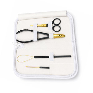 Kit d'outils pour extensions de cheveux Micro Link Premium Noir et Or avec pinces en acier inoxydable, crochet, enfileur à boucle et ciseaux - Product Image 3