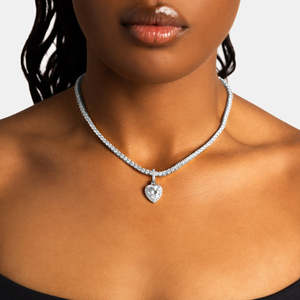 Collier pendentif en moissanite en forme de cœur |   Charme en forme de cœur plaqué or blanc |   Couleur VVS D - Product Image 2