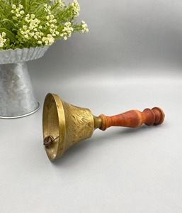 Cloche à main en laiton à motif unique avec manche en bois pour les rituels quotidiens, les activités de groupe et sonnerie claire, cloche à main en laiton faite à la main - Product Image 3