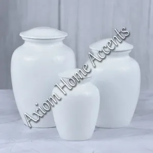 Urne funéraire élégante pour animaux de compagnie, fabriquée artisanallement avec une surface en métal naturel pour préserver la mémoire de vos bien-aimés animaux. Artisanat artisanal. - Product Image 2