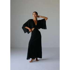 Robe longue noire pour femme à col en V, découpes et manches évasées |   Robe de soirée à taille naturelle, imprimé floral, écologique - Product Image 2