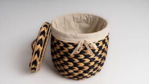 Panier en jacinthe d'eau de couleur naturelle combiné à un panier de rangement noir fait main, vente en gros, écologique, fabriqué au Vietnam - Product Image 2