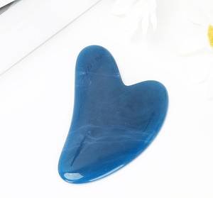 Planche de massage Gua Sha en résine en forme de cœur, faite à la main, avec logo personnalisé, FAIZA CRAFT - Product Image 4