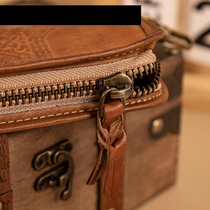 Porte-clés de luxe en cuir avec plusieurs compartiments pour clés, cartes et objets personnels - Product Image 6