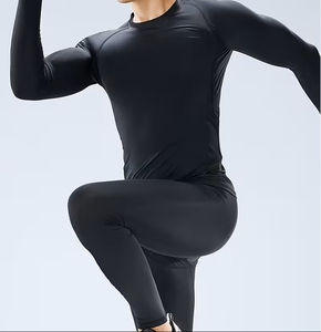 Ensembles de Sport en Gros pour Hommes : Tenues de Compression à Carreaux en Maille pour Entraînement, Gym, Fitness, Jogging et MMA (Rash Guard) - Product Image 1