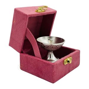 Diya Plateada con Caja de Terciopelo, Decorativa Antigua para Pooja, Deepak para el Hogar, Templo, Aarti, Redonda, de Metal Pulido, Regalos Artesanales - Product Image 4