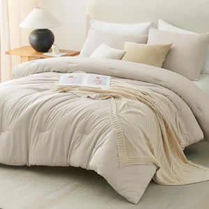 Set Copripiumino King Size CozyLux di Lusso, 3 Pezzi, Trapuntato per Tutte le Stagioni, 1 Piumino e 2 Federe, Tinta Unita Traspirante - Product Image 1