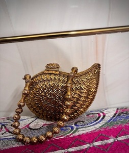 Pochette à perles faite à la main avec embellissements en perles et pierres précieuses, accessoire de mode pour mariage, cadeau par f s international - Product Image 4