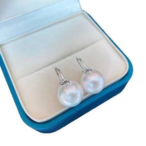 ต่างหูห้อยมุกน้ำจืด Edison รุ่น Ice Queen สำหรับผู้หญิง ดีไซน์หรูหรา ทำจากเงินแท้ S925 ให้แสงสว่างโดดเด่น ไม่ซ้ำใคร - Product Image 5