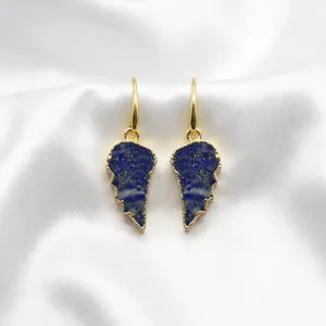 Boucles d'oreilles pendantes légères en laiton plaqué or 18 carats avec ailes en lapis-lazuli naturel, élégantes, prix de gros, approvisionnement en vrac - Product Image 3