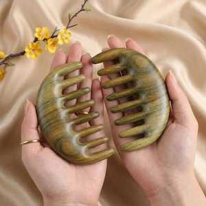 Peigne à cheveux en bois naturel, peigne de massage du cuir chevelu, peigne ovale en bois fait à la main avec des dents larges, artisanat naturel pour les soins des cheveux - Product Image 1