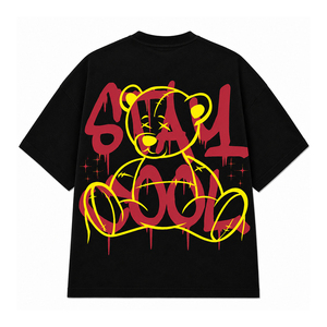 T-shirt noir oversize pour homme avec imprimé ours jaune et motif 'Stay Cool' rouge au dos, style streetwear, manches courtes, col rond - Product Image 1