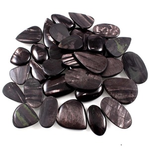 คาโบชองทรงต่างๆ ทำจากไฮเปอร์สเตนธรรมชาติ ชักราลูเม่ ขัดเงาด้วยมือ สีเทาเข้ม มีเอฟเฟกต์แสงเล่นสี/ไฟ ขนาด 10-30 มม. - Product Image 4