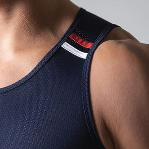 Débardeur de sport personnalisé pour hommes, en polyester, anti-transpiration, séchage rapide, sans manches, pour la course, le basketball, le fitness et l'entraînement en salle de sport - Product Image 3