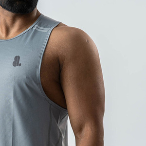 เสื้อกล้ามออกกำลังกายผู้ชายทรงเข้ารูป ผ้าคอตตอนถัก แห้งเร็ว ลายการ์ตูนปัก พร้อมโลโก้ด้านหน้า - Product Image 6