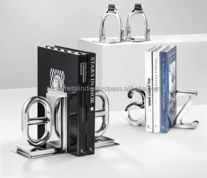 Serre-livres moderne en métal argenté avec design réglable, parfait pour un alignement de bureau élégant et une décoration de bureau élégante - Product Image 6