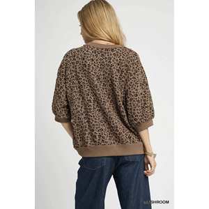 Umgee Sweat-shirt surdimensionné à col rond imprimé léopard pour femme, couleur MUSHROOM, taille S - Product Image 2