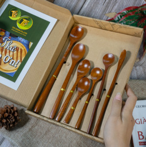 Juego de cucharas de cocina de madera de teca natural clásica, utensilios de cocina ecológicos, cucharas para servir sopa con mango largo para cocinar en casa - Product Image 3
