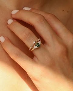 Bague en Moissanite taille Baguette 0,42 carats, bande ondulée, en argent 925 plaqué or 14 carats, demi-alliance de mariage, bague empilable - Product Image 3