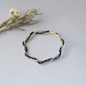 กำไลข้อมือแบล็คสปิเนลทรงหยักประดับอัญมณีเม็ดเล็ก กำไลลวดพันสำหรับผู้หญิง ของขวัญวันเกิด เงินแท้ 925 ชุบทอง 14k - Product Image 5