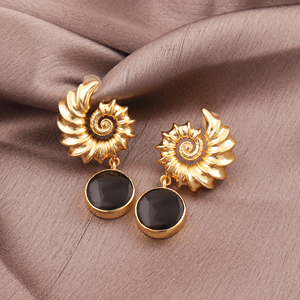 Pendientes de Lujo con Cabujón Redondo de Ónix Negro, Pendientes Colgantes de Concha, Latón Chapado en Oro de 18k, Joyería de Diseño, Regalo para Mujer - Product Image 4