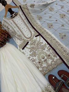 Superbe ensemble haut et pantalon palazzo en faux georgette brodé aux couleurs éclatantes, idéal pour les soirées, coupe ajustée et confectionné en tissu de haute qualité. - Product Image 3