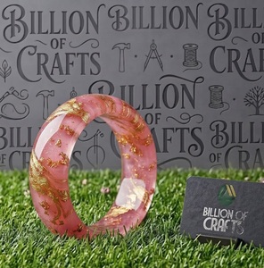 Bracelets larges ronds en résine faits à la main, bijoux de créateur tendance pour femmes, pour fêtes et mariages - Product Image 1