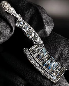 Pendentif de luxe en moissanite en forme d'épée avec pierres taille baguette serties en canal en argent 925, bijoux hip-hop glacés pour usage quotidien - Product Image 5