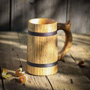 Chope à bière artisanale en bois, style Viking, gravée à la main, rustique - Product Image 1