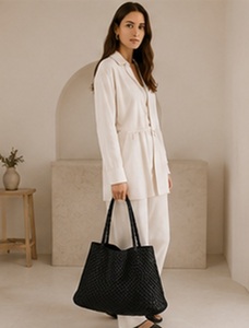 Sac fourre-tout en cuir véritable noir de qualité supérieure pour femmes, sac à main de luxe tressé, élégant sac à bandoulière pour tous les jours, OEM ODM Printemps Été - Product Image 4