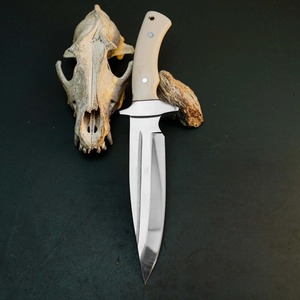 มีดทำมือแบบกำหนดเอง Black Smith ปี 1987 ใบมีดเหล็กกล้าไร้สนิม สำหรับตั้งแคมป์และกิจกรรมกลางแจ้ง ด้ามจับทำจากกระดูก ขนาด 15 นิ้ว ปลายใบมีดแบบ Clip Point พร้อมซองหนัง - Product Image 5