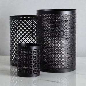 Portavelas de Acero Negro con Diseño Geométrico Recortado para Decoración del Hogar - Product Image 4