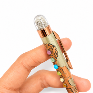 Bolígrafo Metálico Promocional Muntaha Agate Exports con Diseño de Buda y 7 Chakras, Tinta Azul, Incrustaciones de Gemas, Tapa de Pirita, Hecho a Mano, Diseño Simple - Product Image 5