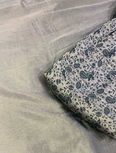 Tissu brocart de paon en nylon 100% teignable |   Motif tissé jacquard |   Poids moyen 120GSM |   Tissu uni de couleur unie pour vêtements ethniques - Product Image 1