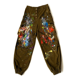 Pantalon de jogging pour homme en coton French Terry, personnalisé et peint, coupe ample évasée, délavé à l'acide, avec ourlet brut - Product Image 1