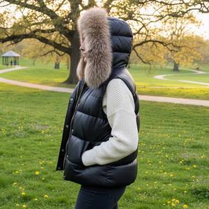 Gilet matelassé en cuir véritable pour femme avec garniture en fourrure, fermeture éclair à capuche, coupe-vent et respirant - Product Image 6