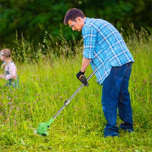 Tagliabordi a Batteria 21V 300W, 18000 giri/min, Ricaricabile, con 2 Lame in Acciaio Inossidabile e 10 Lame in Plastica per Erba e Erbacce - Product Image 2
