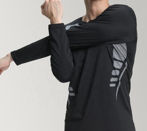 เสื้อรัดกล้ามเนื้อผู้ชายขายดี สำหรับ MMA ป้องกันรังสียูวี ระบายอากาศ แห้งเร็ว ผลิตจากผ้าสแปนเด็กซ์/โพลีเอสเตอร์ รับสกรีนโลโก้ ออกกำลังกาย ฟิตเนส UPF50 - Product Image 6