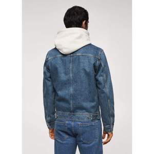 Chaqueta de mezclilla lavada para hombre, corte holgado, cuello vuelto, abotonadura sencilla, informal, de algodón para otoño, con dobladillo deshilachado y manga regular - Product Image 6