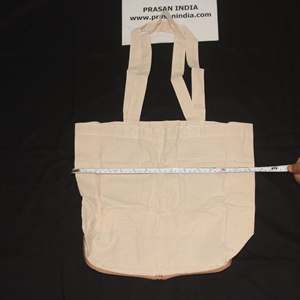 Sac en jute pliable transformable en petite pochette à main, pouvant accueillir un sac à main de grande taille - Product Image 3