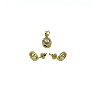 Ensemble pendentif et boucles d'oreilles solitaires en or 22 carats avec diamant rond, design minimaliste classique, bijoux fins pour femmes - Product Image 2